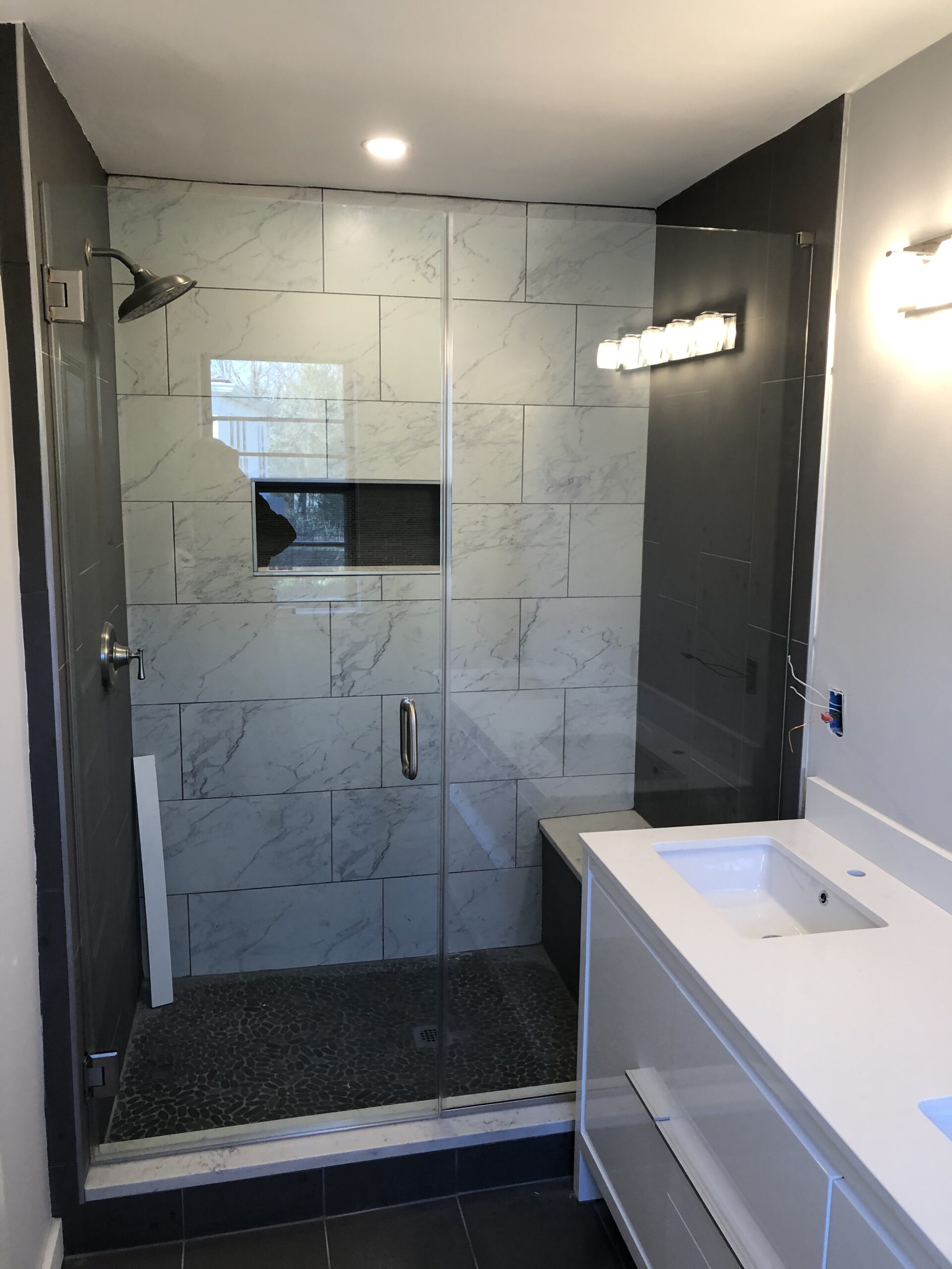 shower door Frameless vs. Semi-Frameless: Which Is Structurally Better for Your Bathroom?