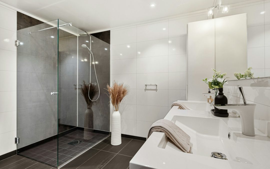 The “Invisible” Bathroom: Using Ultra Clear, Low-Iron Glass To Eliminate The Green Tint In Your Shower